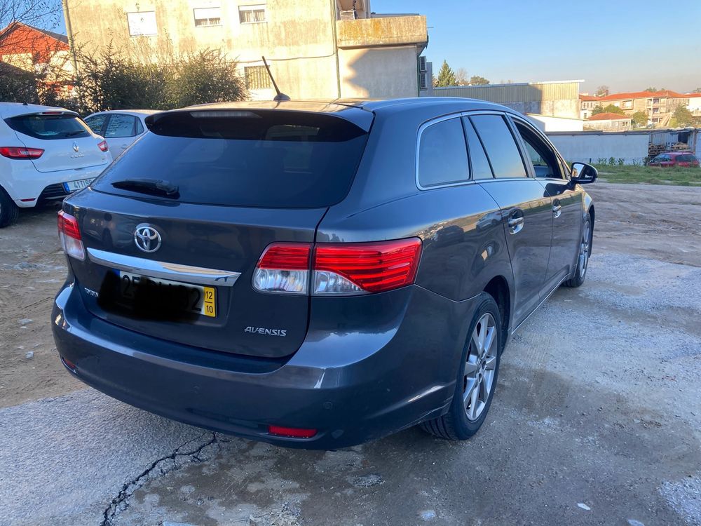 Toyota Avensis 2.0 full-extras ano 2012