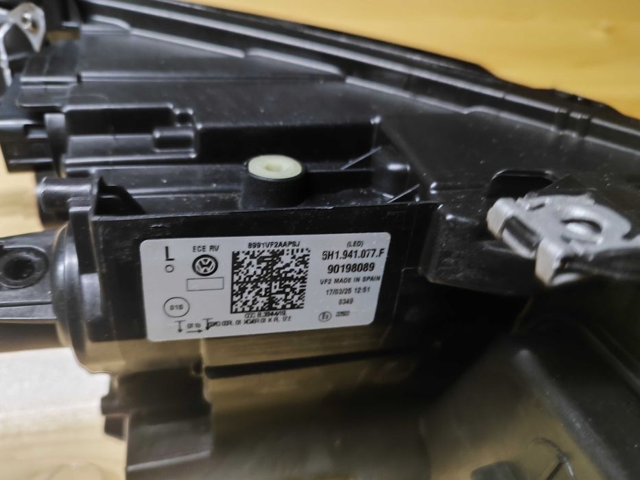 Ótica FAROL Volkswagem Golf ano 2020 a 2025