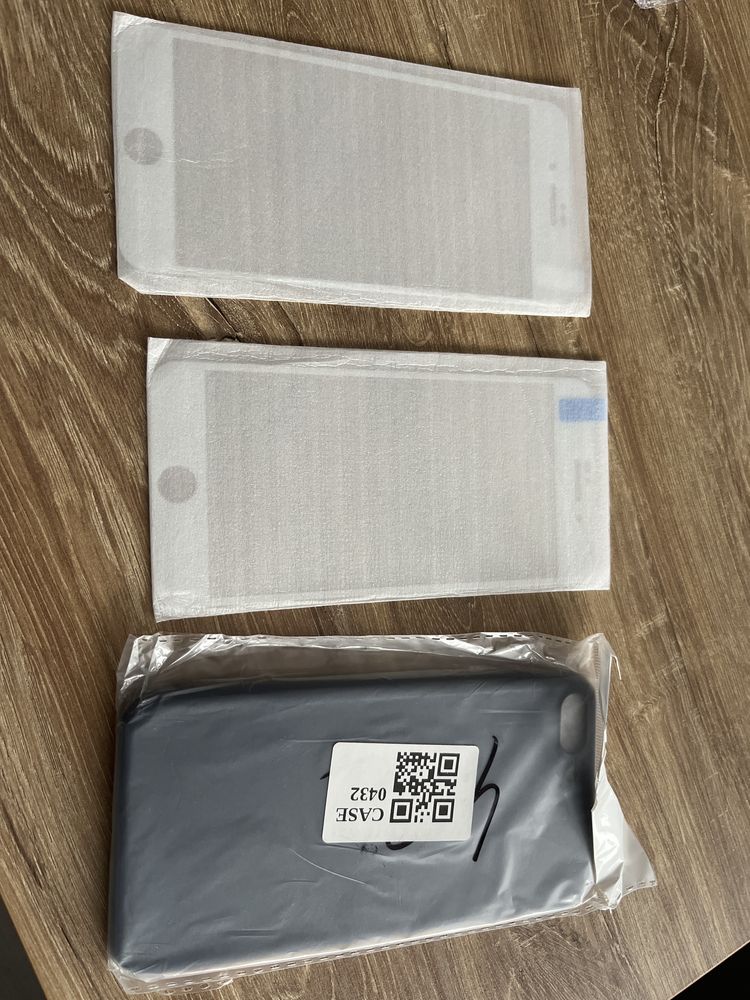 Iphone 8 plus złoty plus dwie szybki plus etui