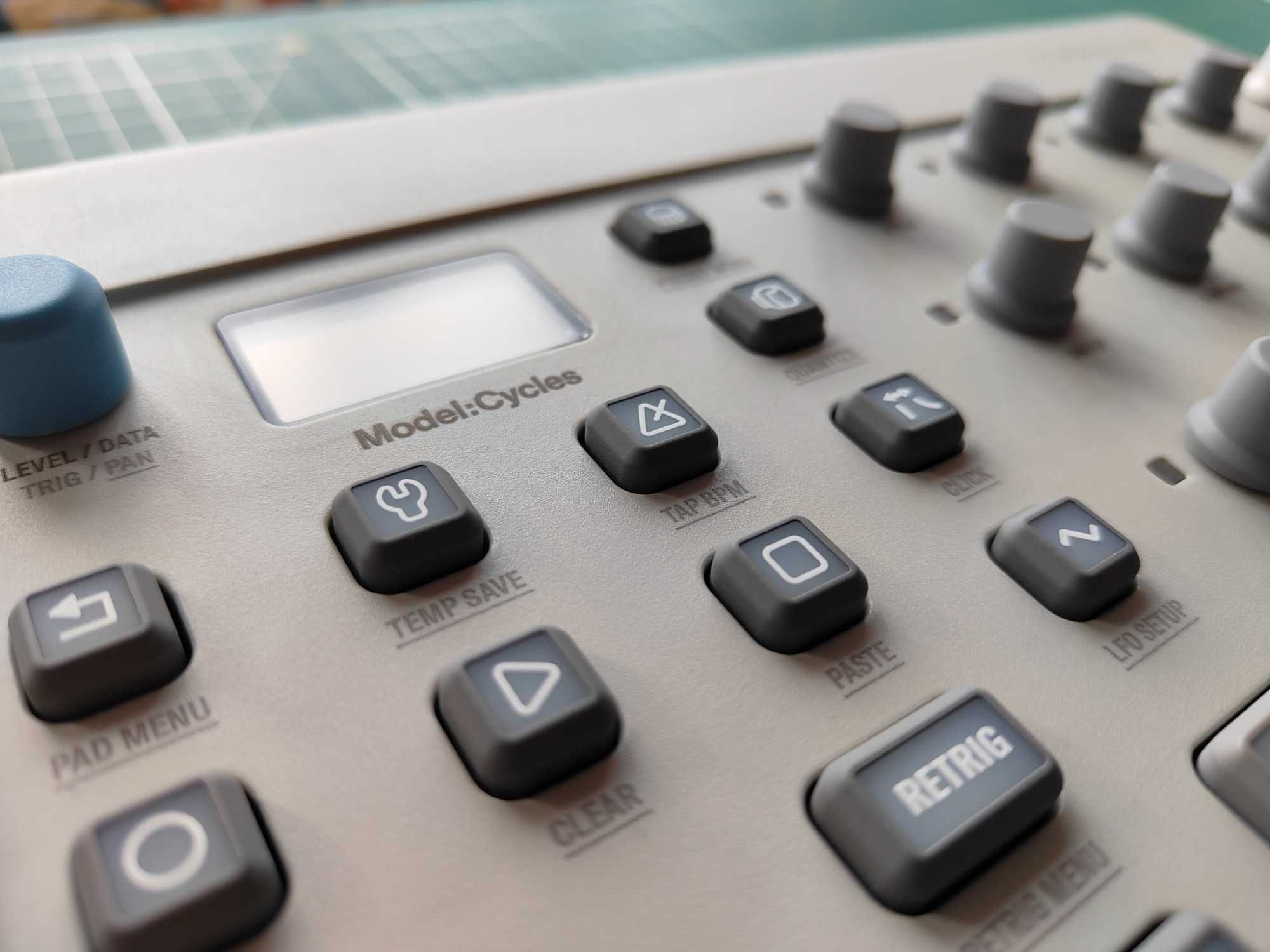 Elektron Model:Cycles + чохол | FM-синтезатор, драм-машина, грувбокс