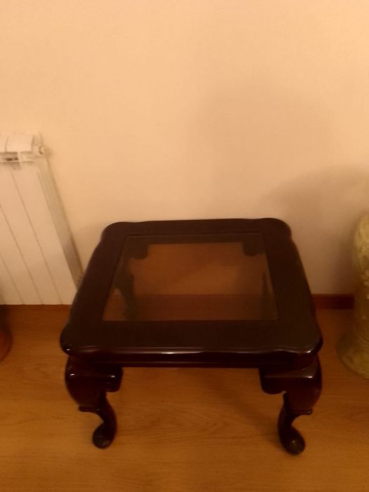 Mesa de centro com vidro