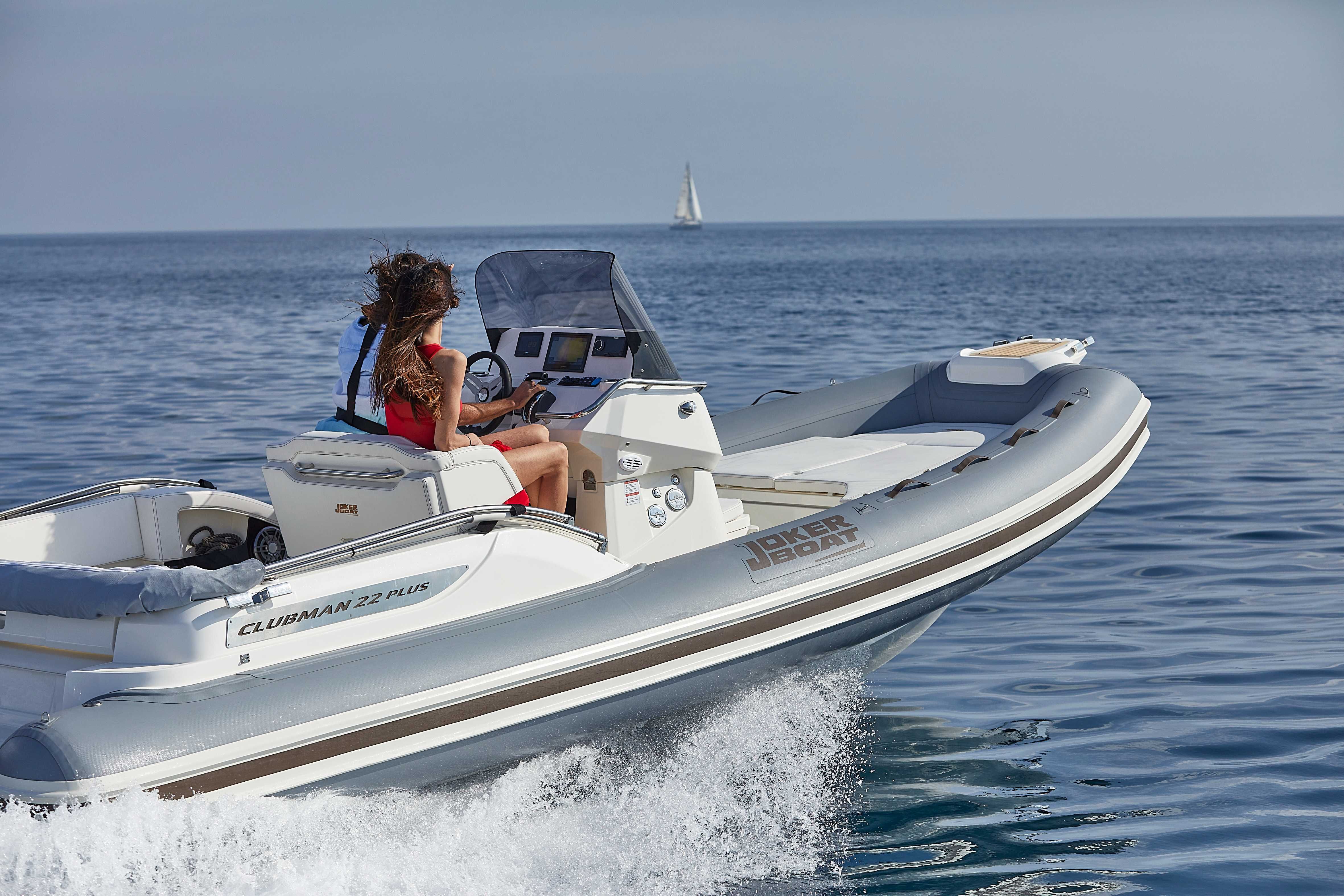 Nowa łódź motorowa Clubman 22 Plus produkcji Joker Boat