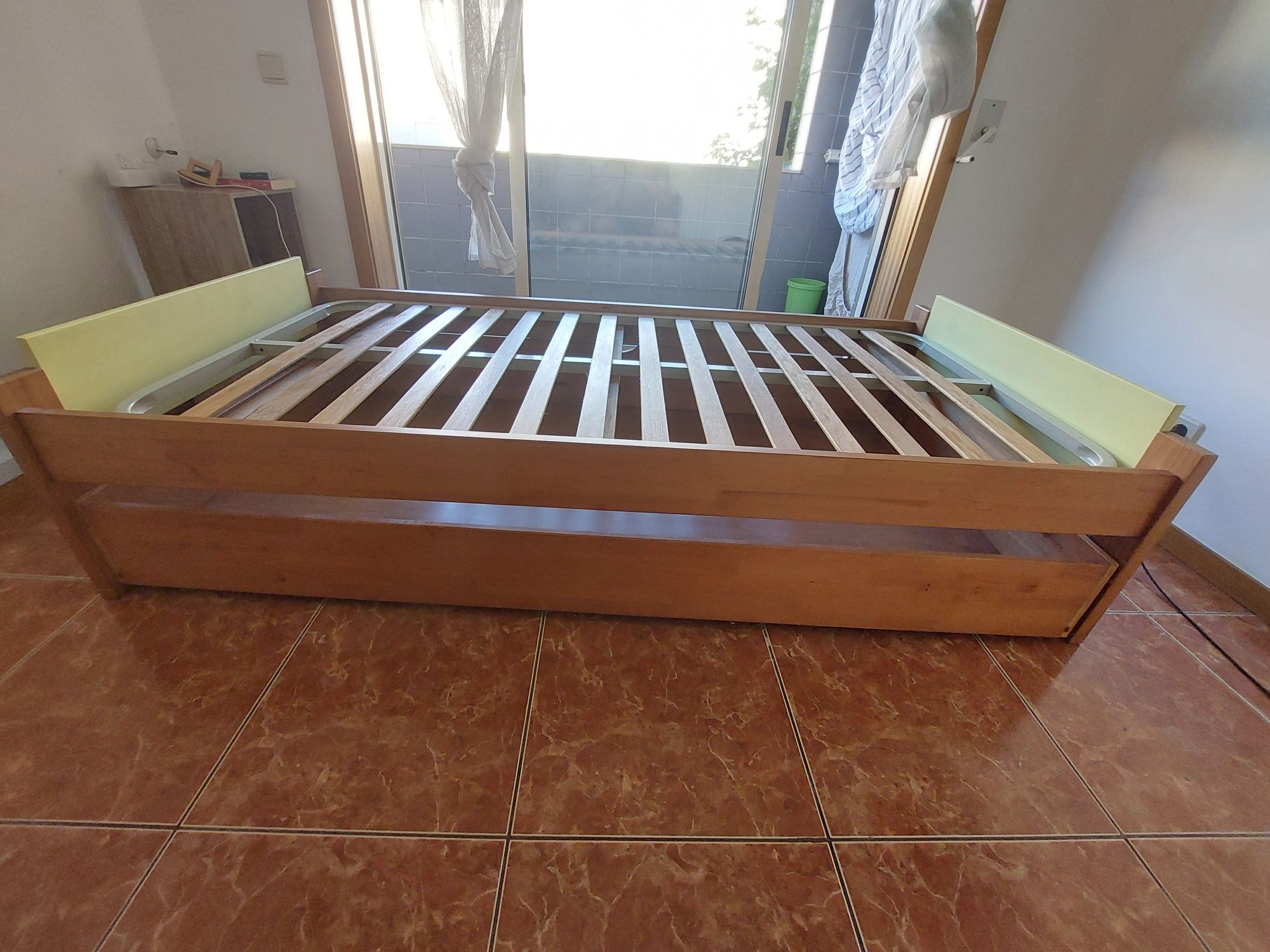 Cama de solteiro com gavetão por baixo + colchão viscoelástico próprio