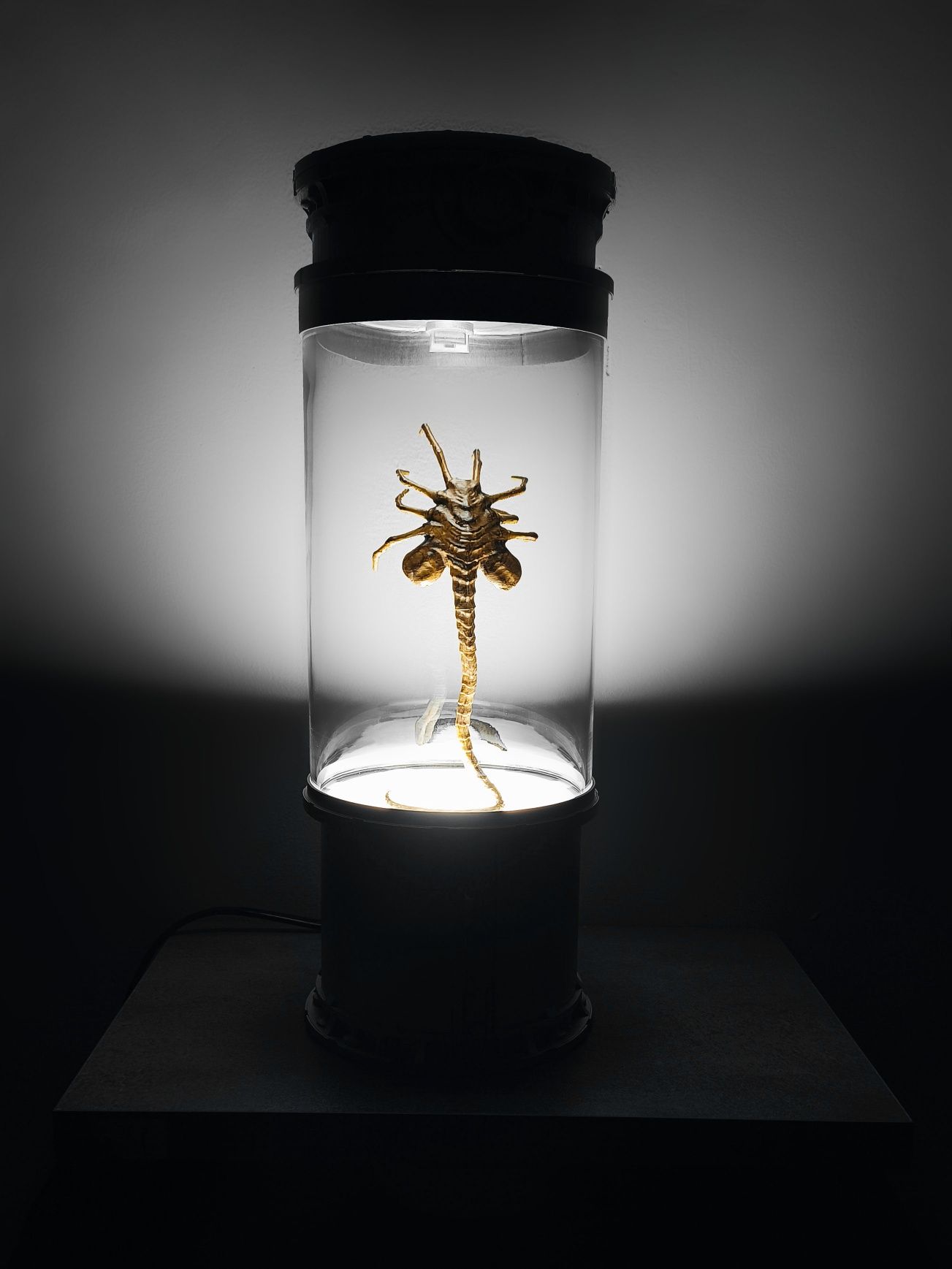 Lampa bluetooth stojąca biurkowa RGB Alien Obcy Facehugger