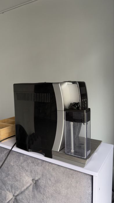 Кофемашина кавомашина delonghi dinamica