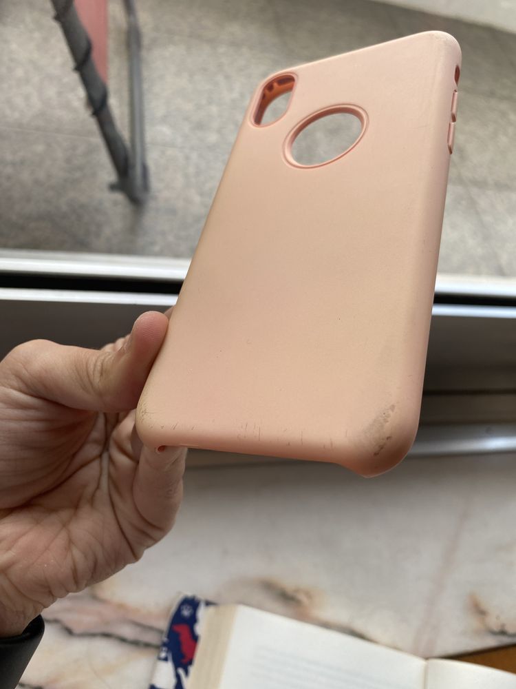 Capa iPhone Xs rosa claro com algum uso
