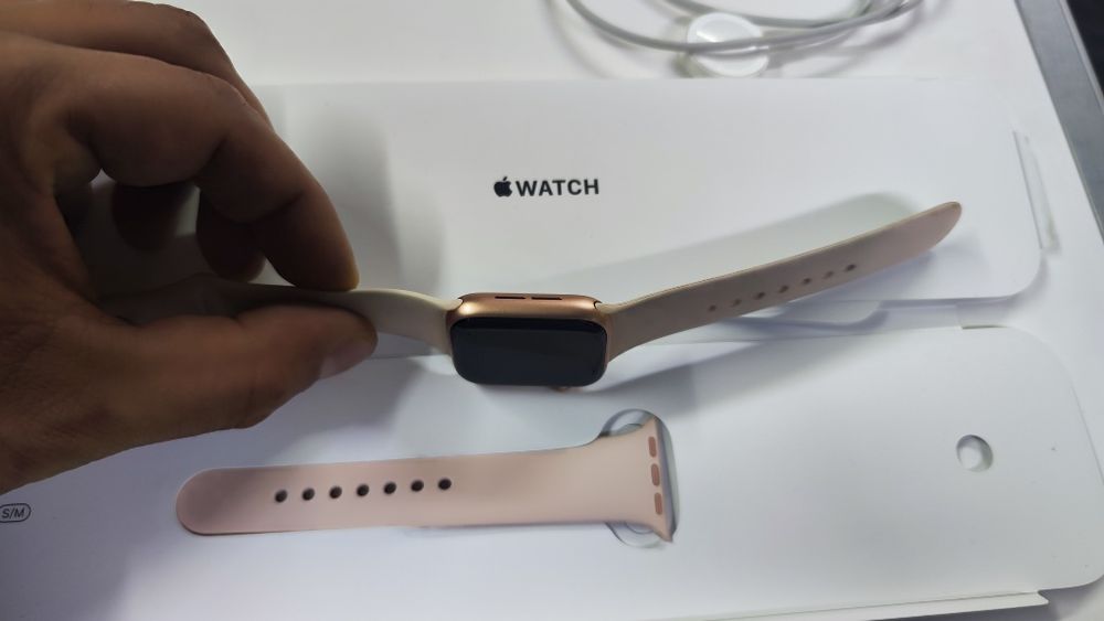 Apple Watch Series 5 GPS 40mm Gold Aluminum Case