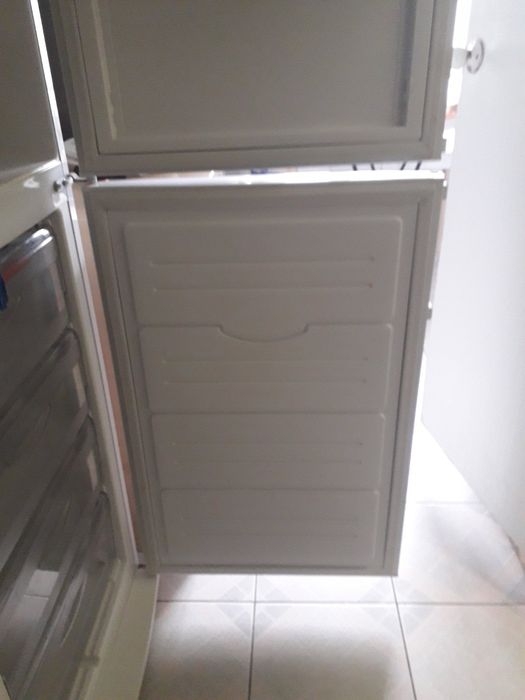 Продам двухкамерный холодильник Atlant