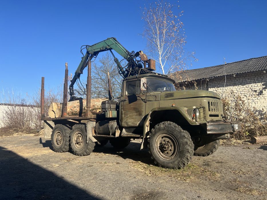 ЗІЛ 131 лісовоз в гарному стані.