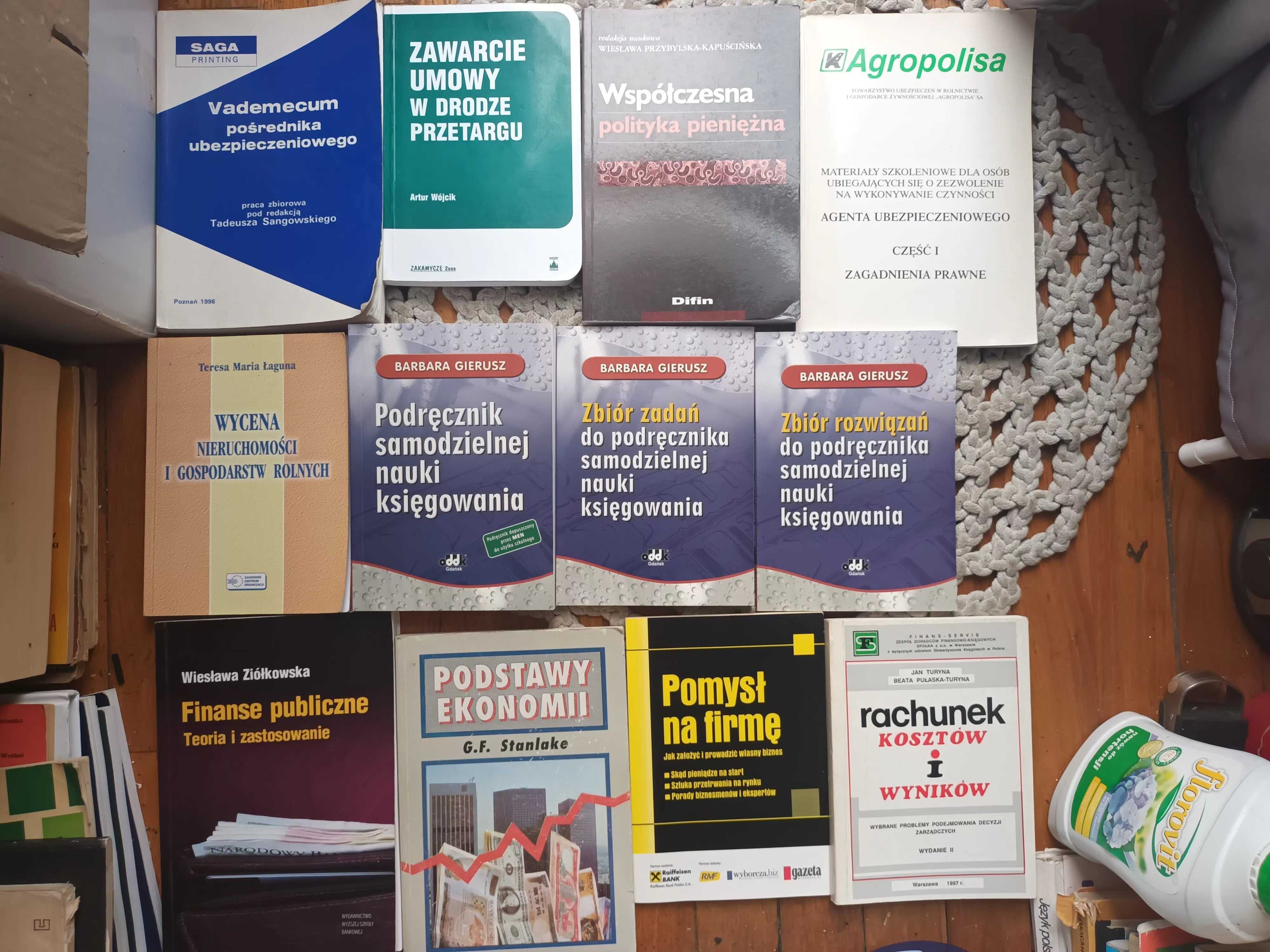 Vademecum pośred ubezp 33zł 
Zawarcie umowy w 29zł
Podstawy ekonom 5zł