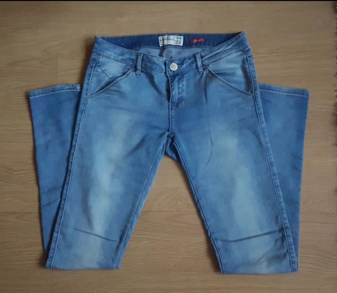 Jasne jeansy skinny House r. 38 materiał przyjemny w dotyku