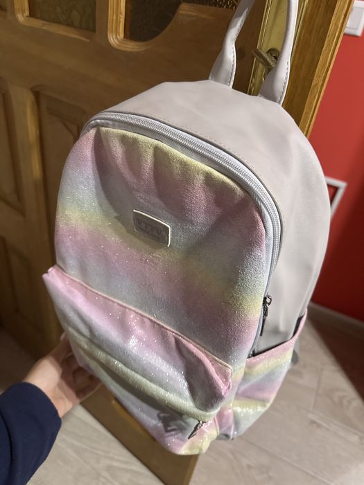 Ніжно кольоровий портфель