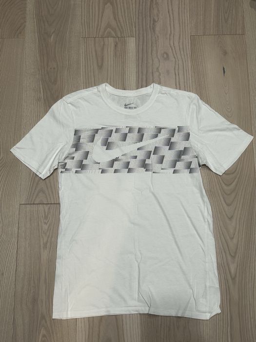 Біла Футболка Nike