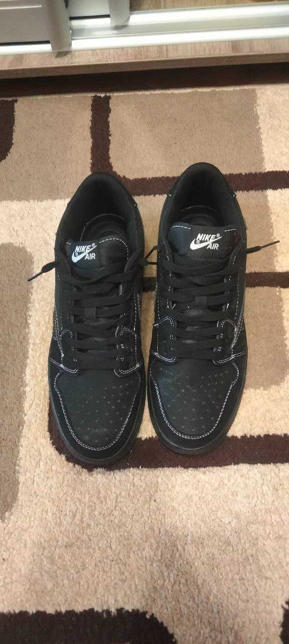 Продам кроссовки Travis Scott x Air Jordan 1 Low «Black Phantom»