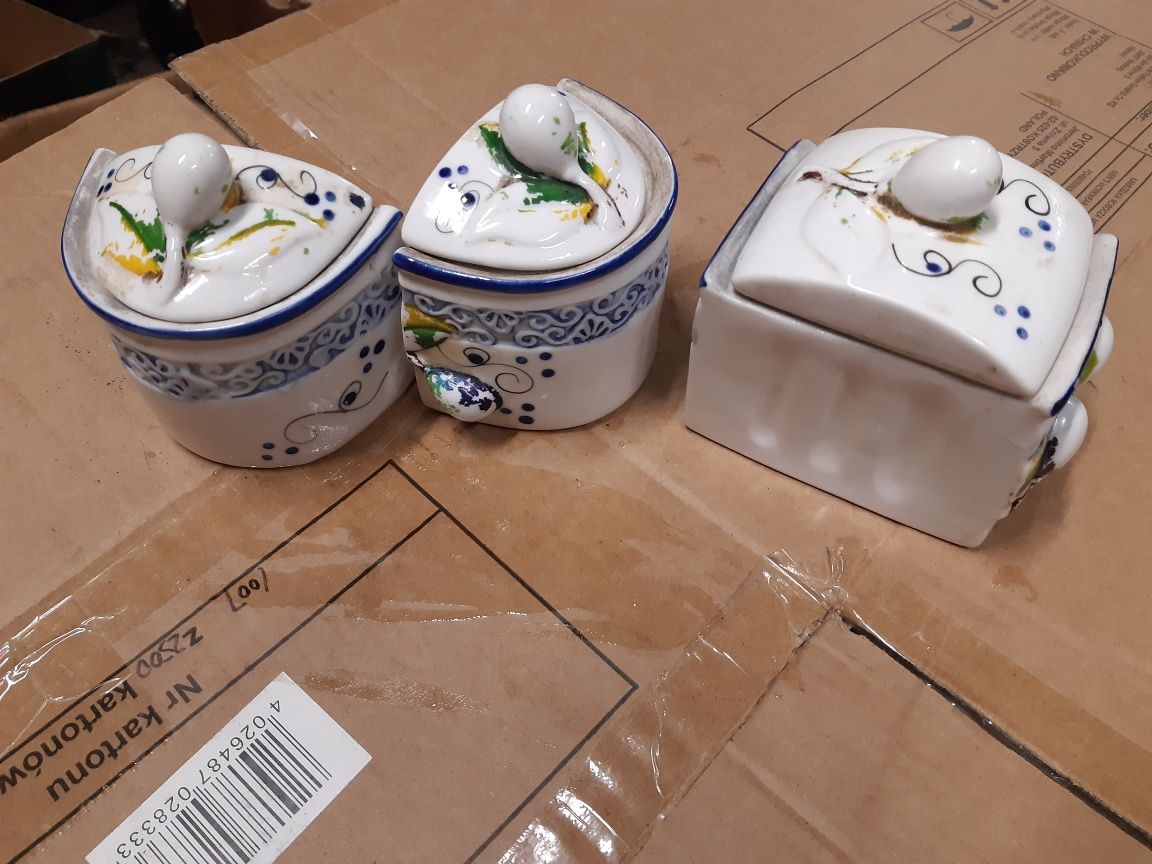 Pojemniki  porcelanowe na sól cukier   itp z Prl-u 3szt.