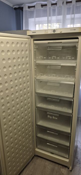 Продам морозильну камеру Siemens,