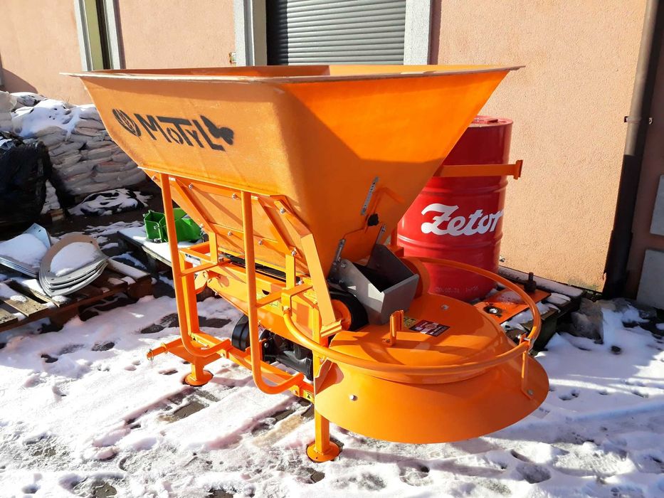 Posypywarka rozsiewacz piasku soli MOTYL 400 i 600kg solarka piaskarka