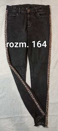 Czarne jeansy z panterka paskiem rozm. 164 Destination