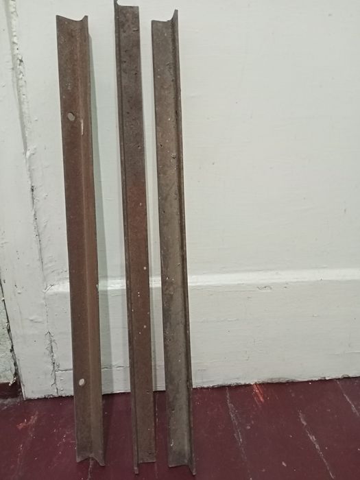 Продам металлические уголки.