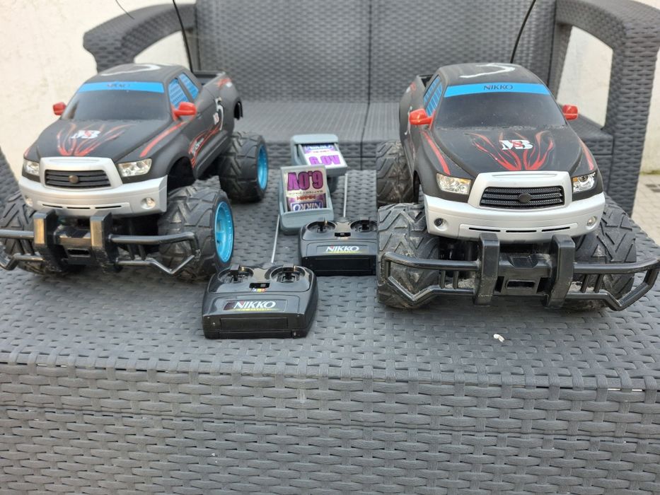 2 carros telecomandados Nikko de 6.0V.
