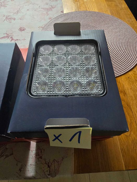 Lampy ledowe do maszyn rolniczych samochodów terenowych.