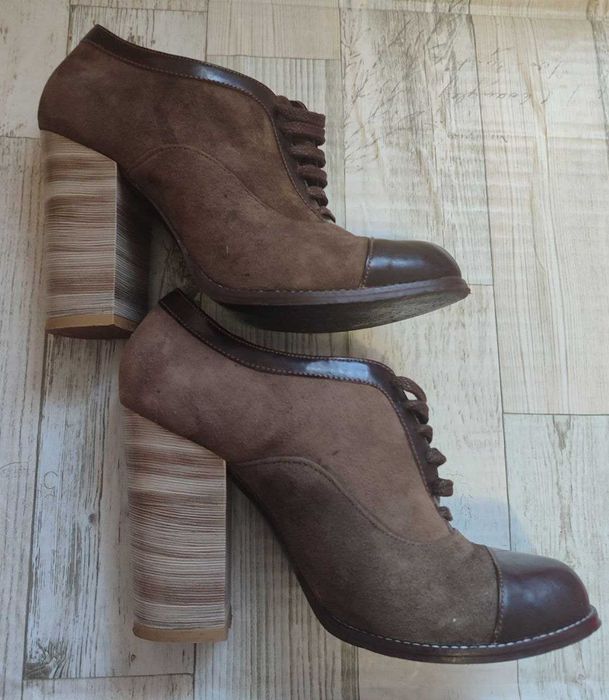 Коричневые замшевые ботильоны на высоком каблуке, р 36