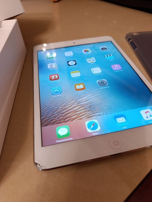 Планшет iPad mini 16Gb model MD531ZP/A