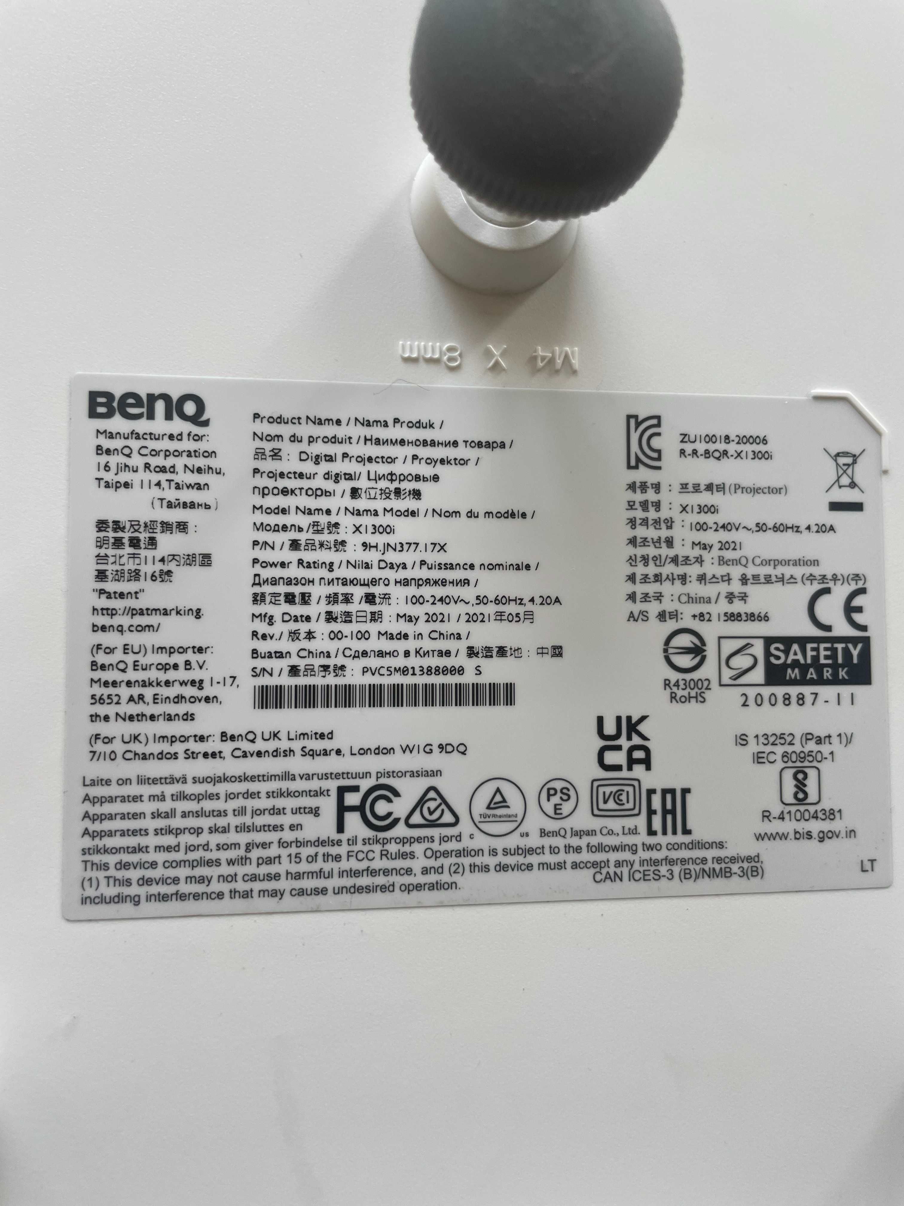 Smart projektor BenQ X1300i do kina i gier z Android TV