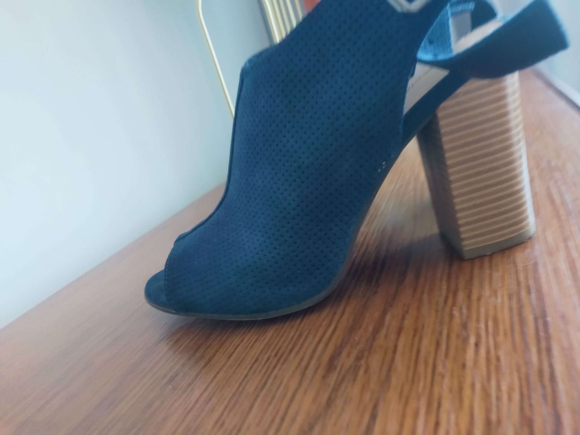 Sandały Deichmann zamsz r 36