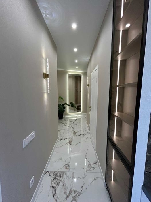 Продам. Квартиру в 61 жемчужине на Краснова. Средний этаж.