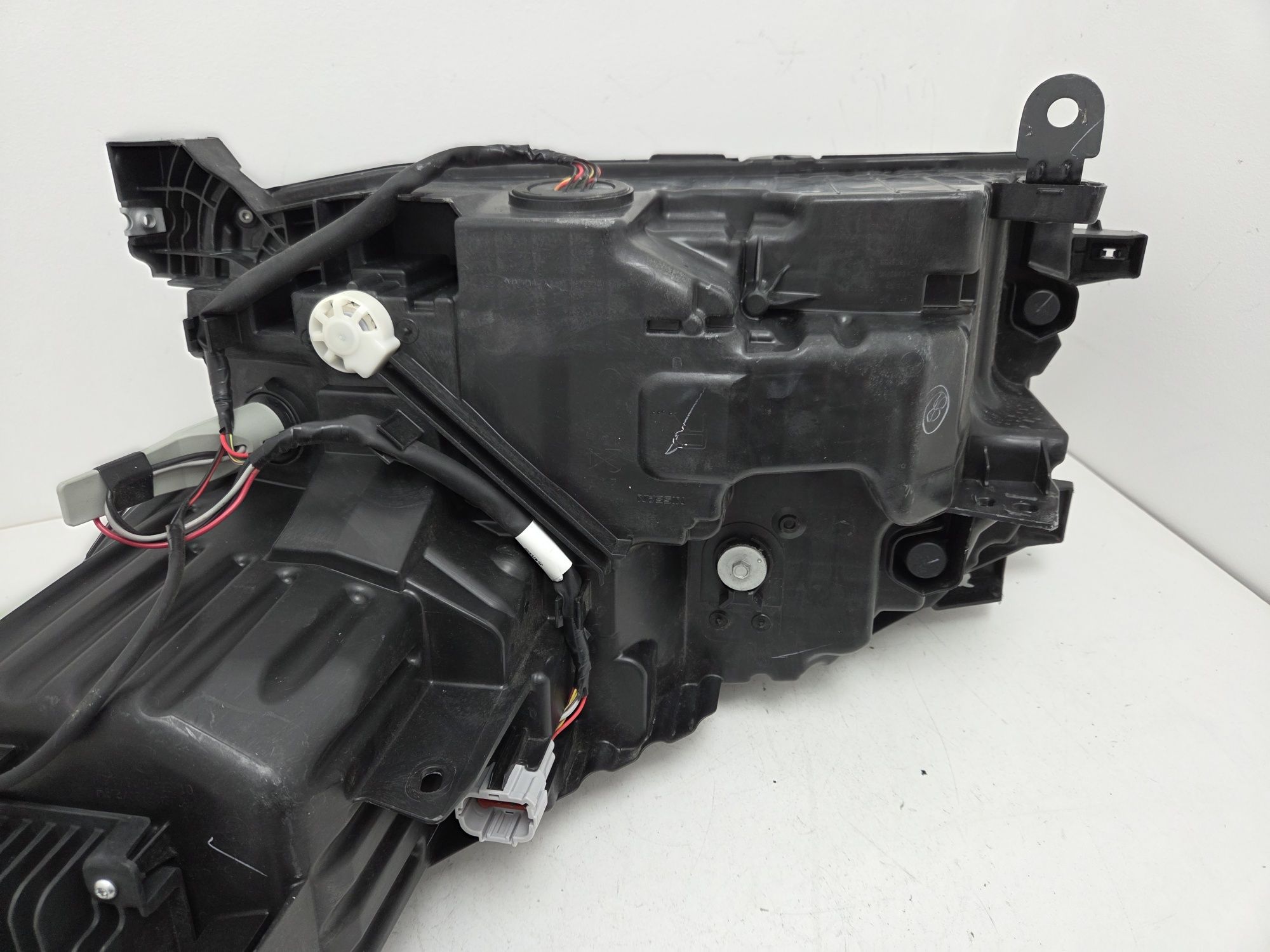 Фара права Nissan Pathfinder Патфайндер 2022-2024 USA