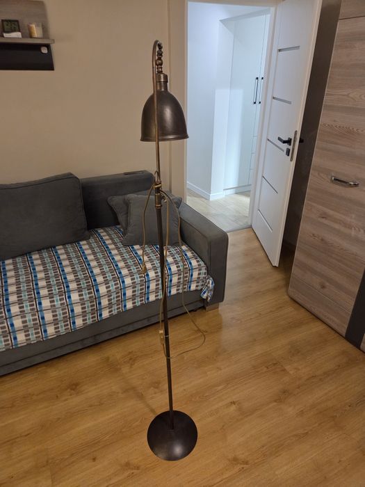 Lampa stojąca podłogowa