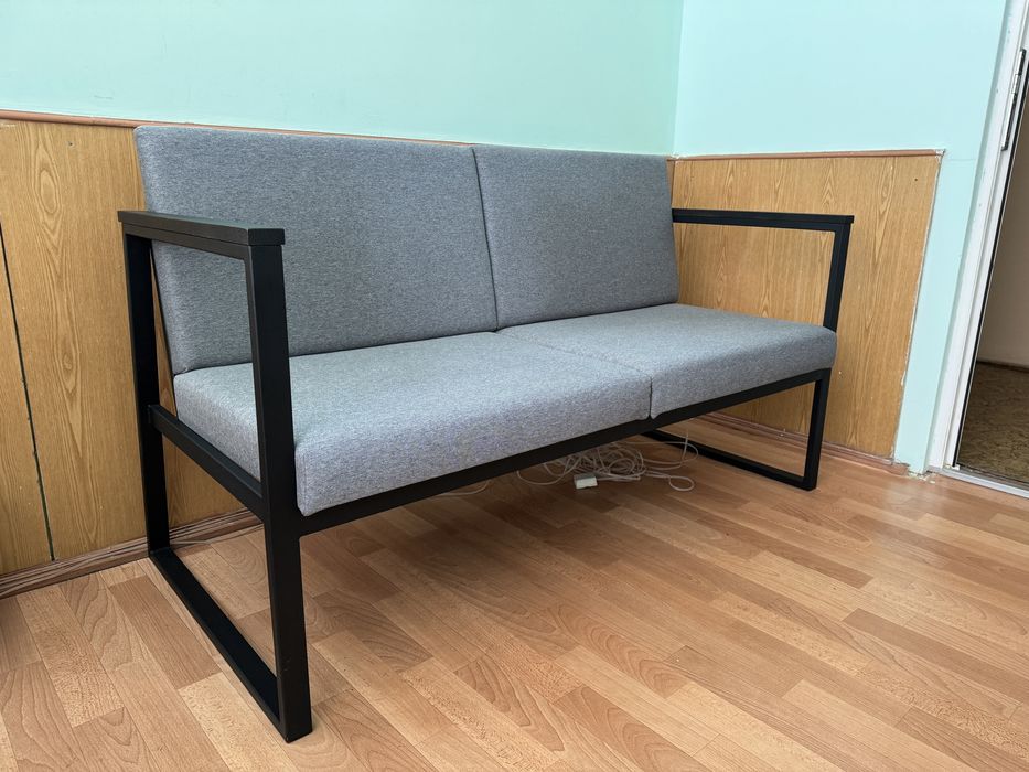 Продам офісний диван