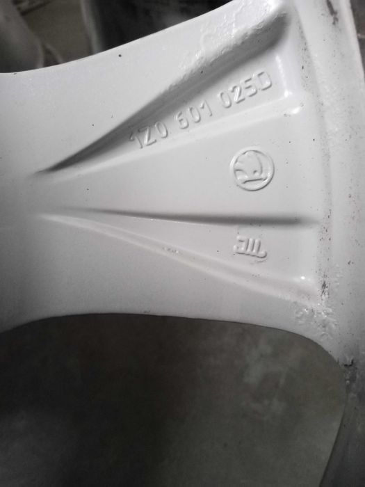 Felgi aluminiowe  oryginalne Skoda 7j17 et54 ch 57,1 5x112