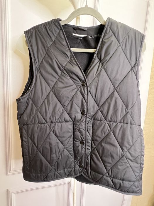 Жилетка стьобана, чорна з утепленням. Hm, s-m
