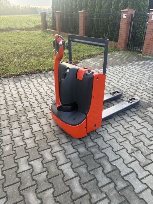 Wozek  widlowy paleciak Linde