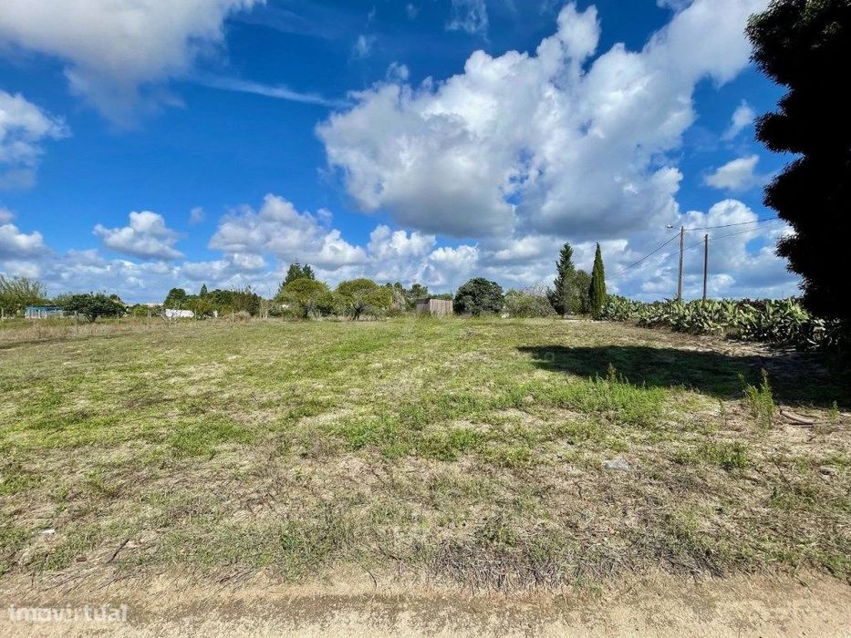 Terreno com área total de 4113mts2, em Pegões
