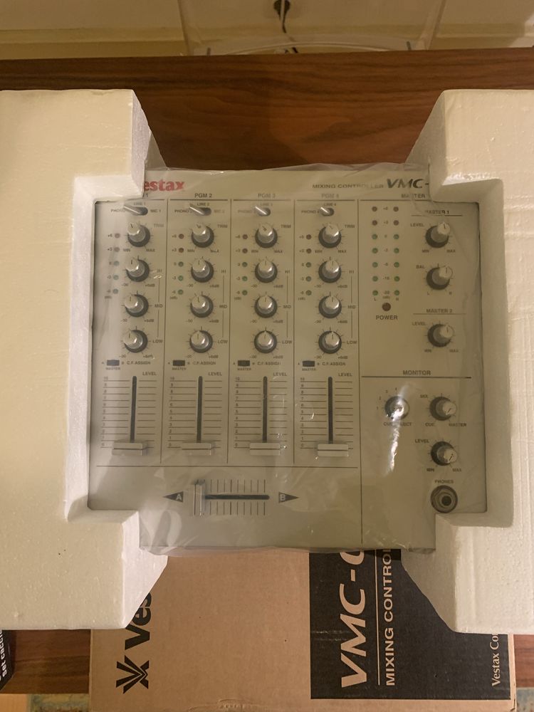 Mesa Dj Vestax VMC 004