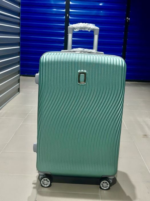 Новый стильный чемодан из Италии