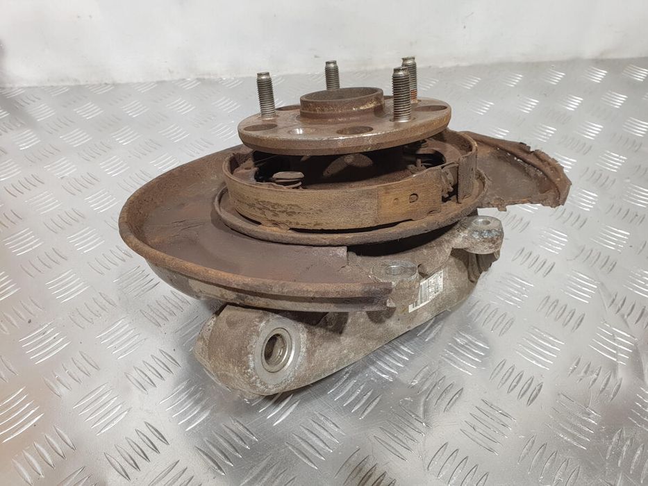 Кулак задний правый ступица под замену  4230430090  Lexus разборка