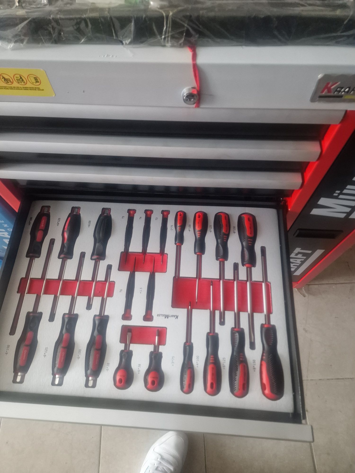 Carrinho de ferramenta de 8 gavetas 7 completas novo