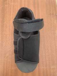 Sapato pós-cirúrgico com tacão