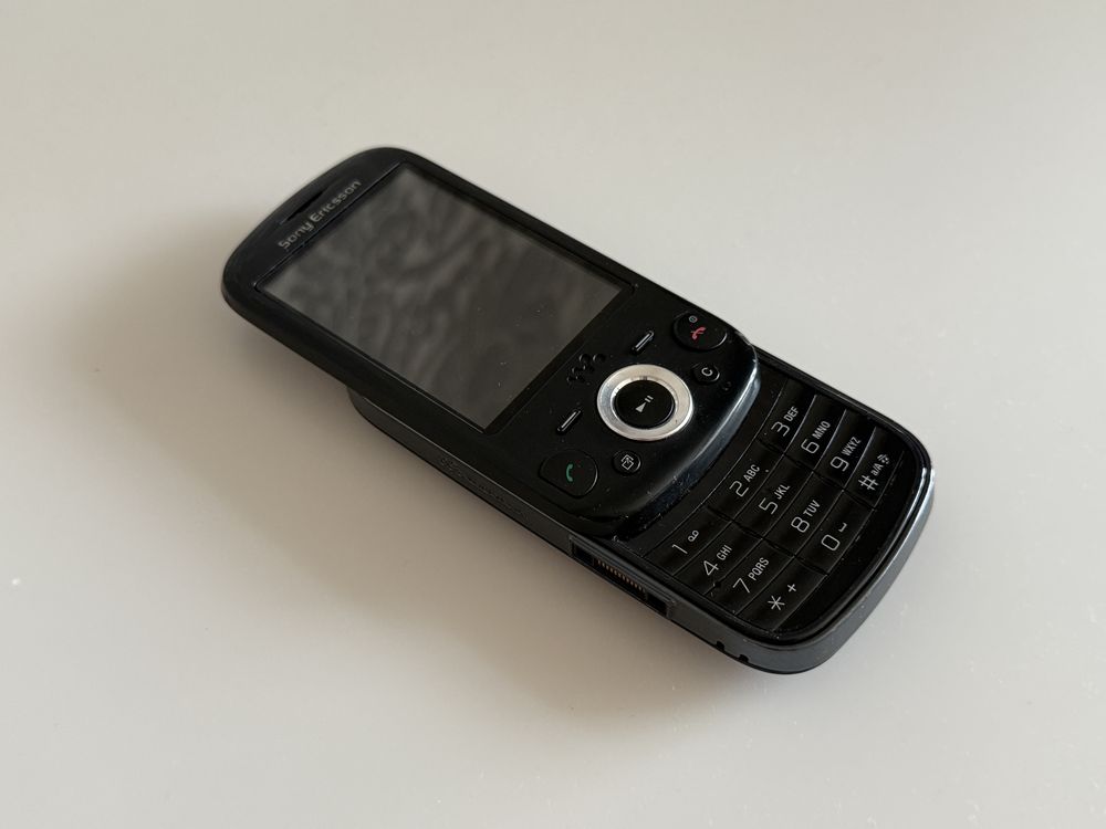 Sony Ericsson w20, zylo (колекція)