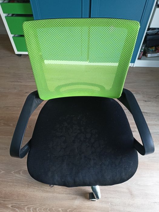 fotel na kółkach obrotowy