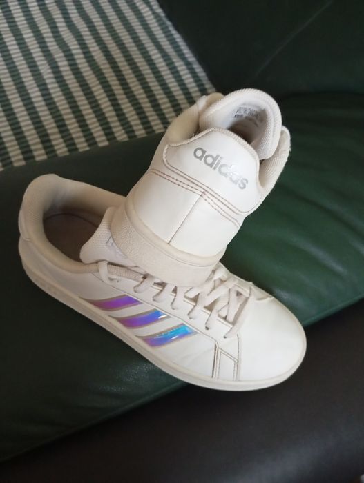 Кросівки Adidas чудовий стан р.39, 24,5см