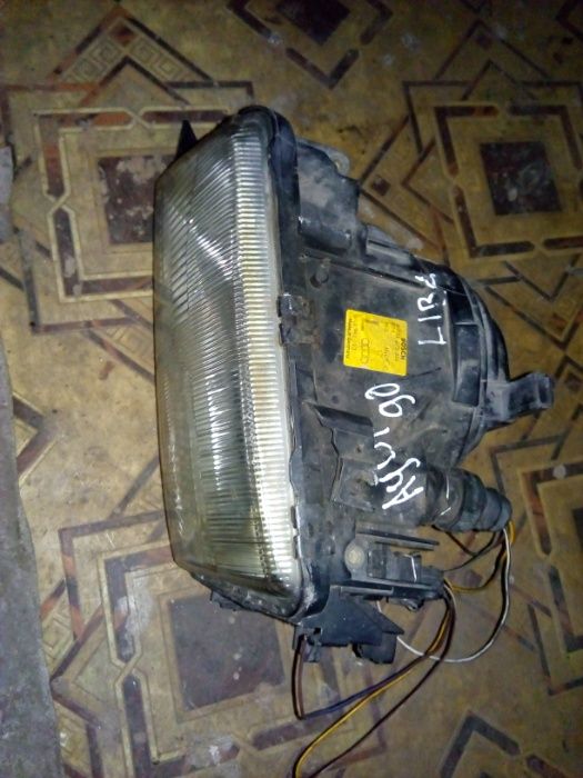 Audi 90-фара передня