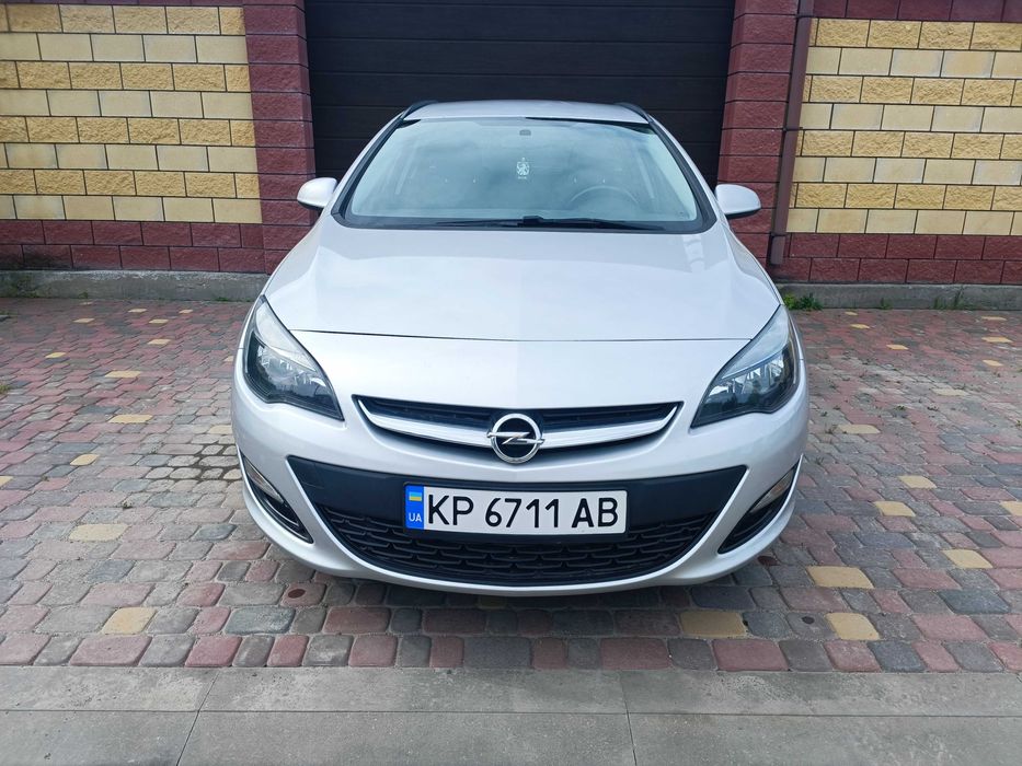 Opel Astra J 1,6л дизель 2014р. Не бита!