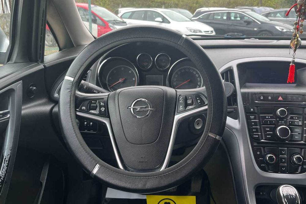 Opel Astra 2013 рік
