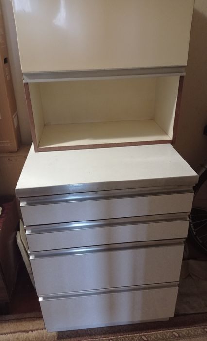 Меблі для кухні. Дві настінні шафи та дві  підлогових шафи.