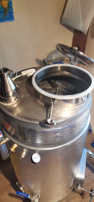 Продам ПВК объем 300 литров